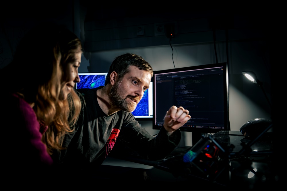 cientists Olga Symonova and Tomas Vega-Zuniga at the in vivo imaging setup.