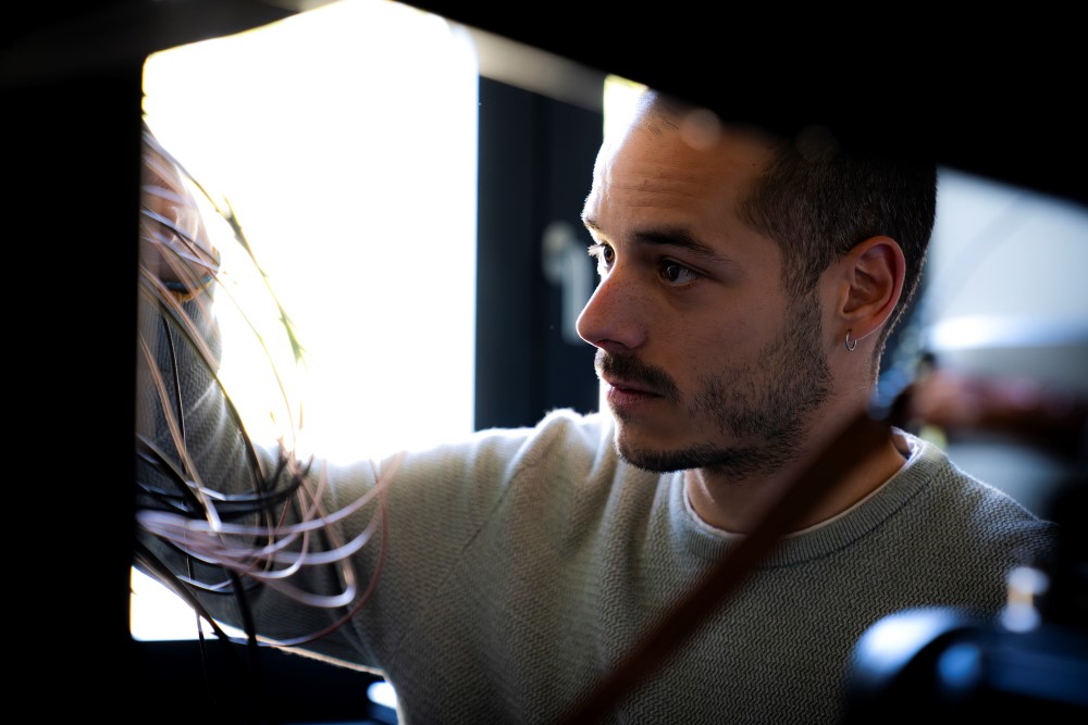 Die „fehlenden Elektronen“ in Germanium, auch „Löcher“ genannt, haben physikalische Eigenschaften, die so gesteuert werden können, dass sie als Qubits in Quantenprozessoren fungieren.