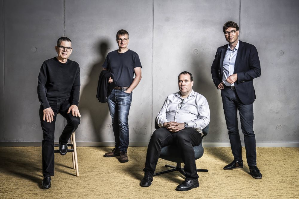 Peter Jonas, Zoltan Haiman, Tamás Hausel, and Johann Danzl