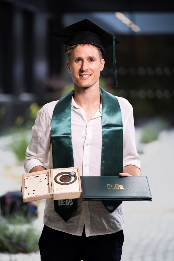 ISTA graduate Georg Arnold from the Fink Group.