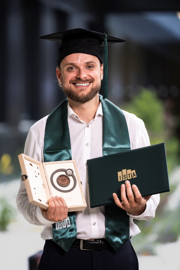 ISTA graduate Volker Karle from the Lemeshko Group.