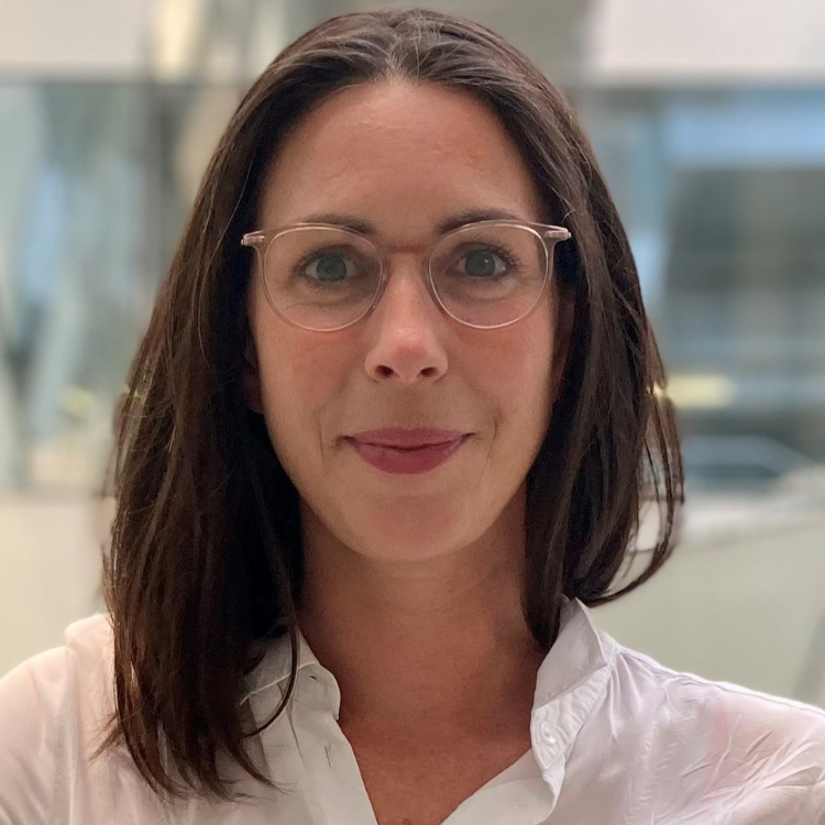 Portrait photo of Catherine McKenzie in a lab
