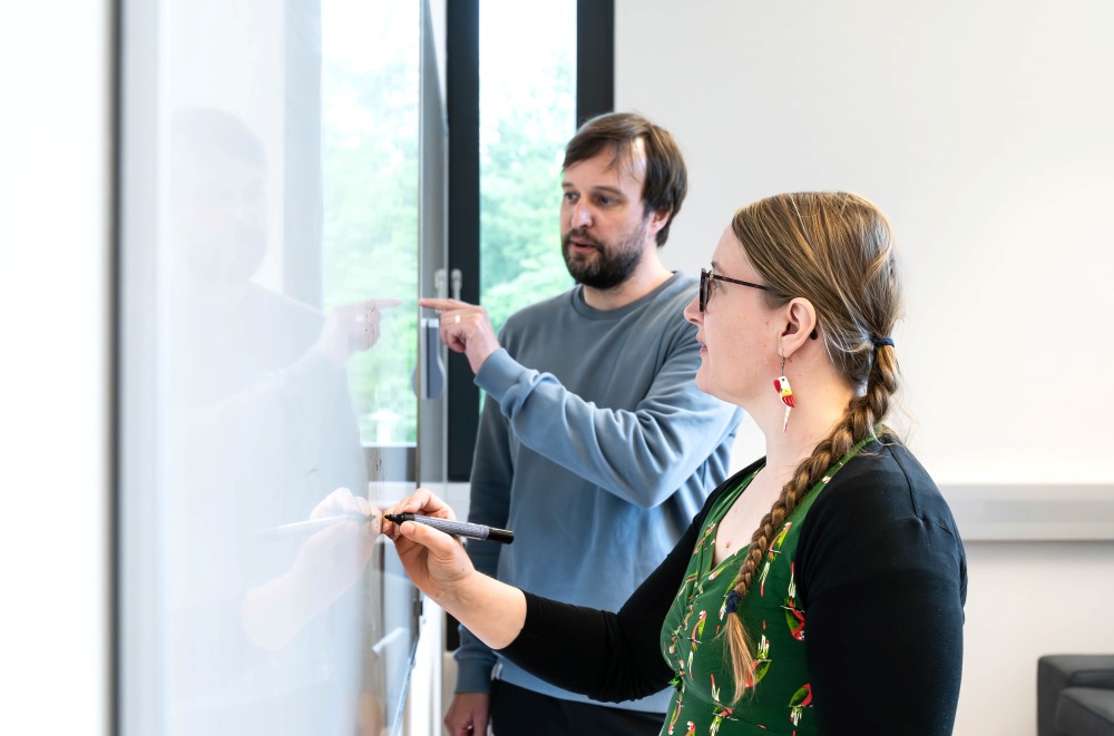 Professor Matthew Robinson and postdoc Ilse Krätschmer.
