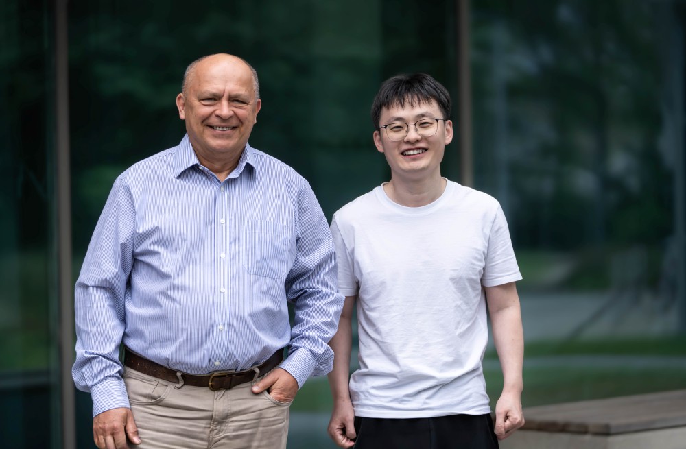 Leonid Sazanov (left) and Ziyu Zhao (right).